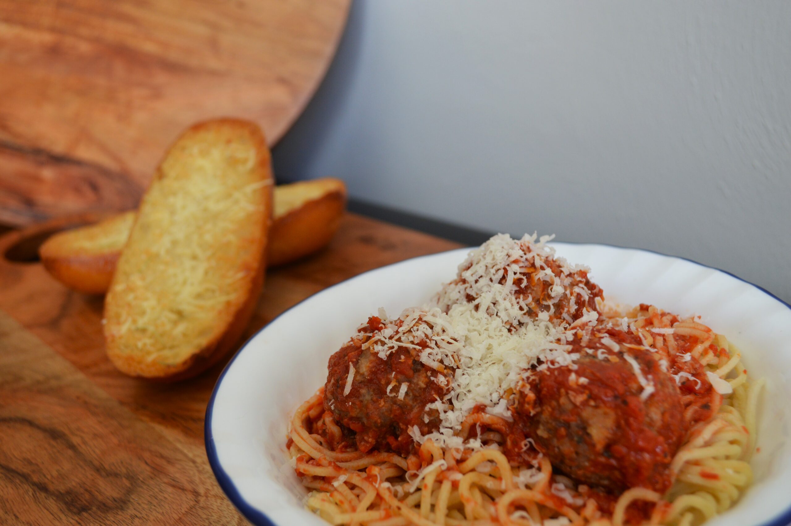 Munchie Magic Virginia food spaghetti and meatballs and sauce and garlic bread